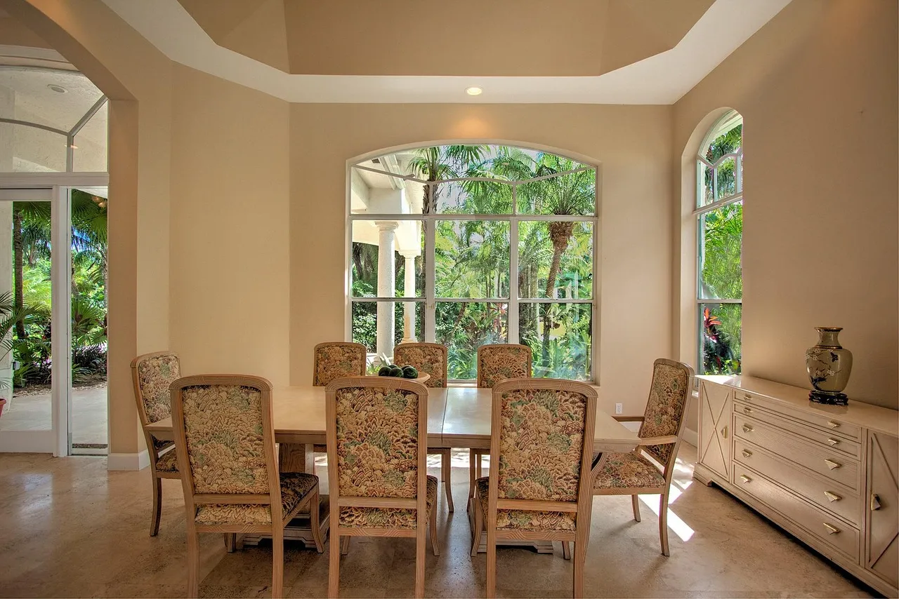 Glass dining table modern design Gurgaon Noida