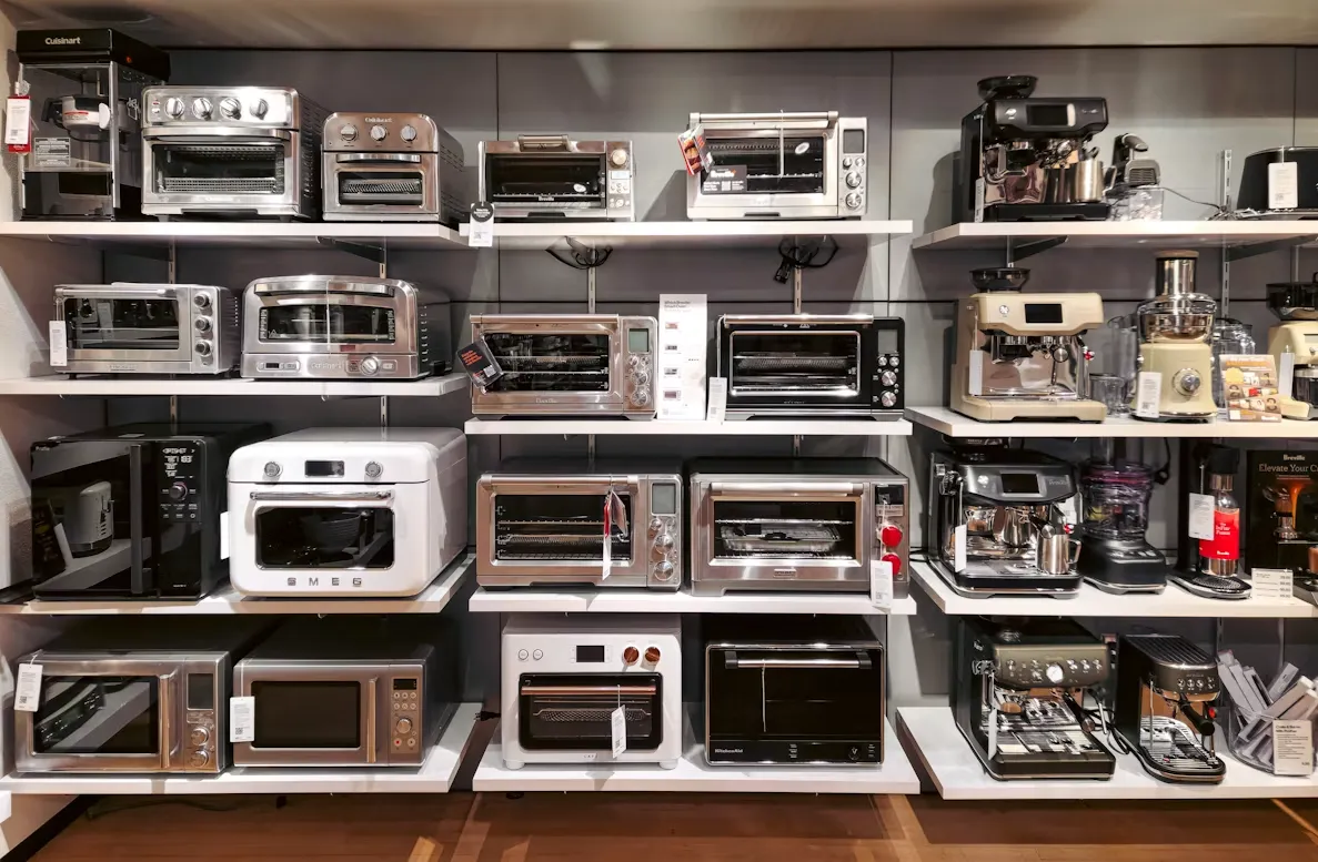 Electronics gadget showroom design