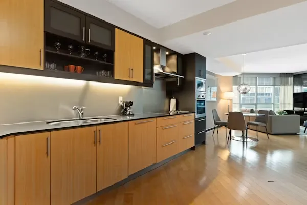 Quartz and granite kitchen countertops