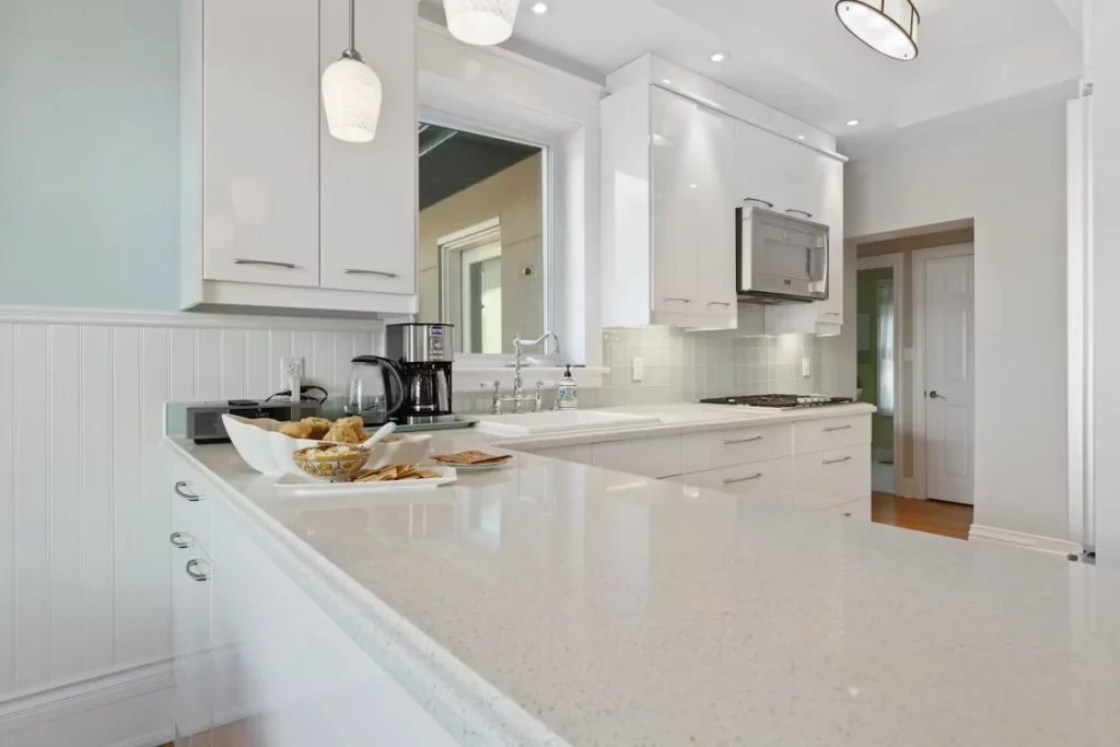 Quartz & Granite Kitchen Countertops