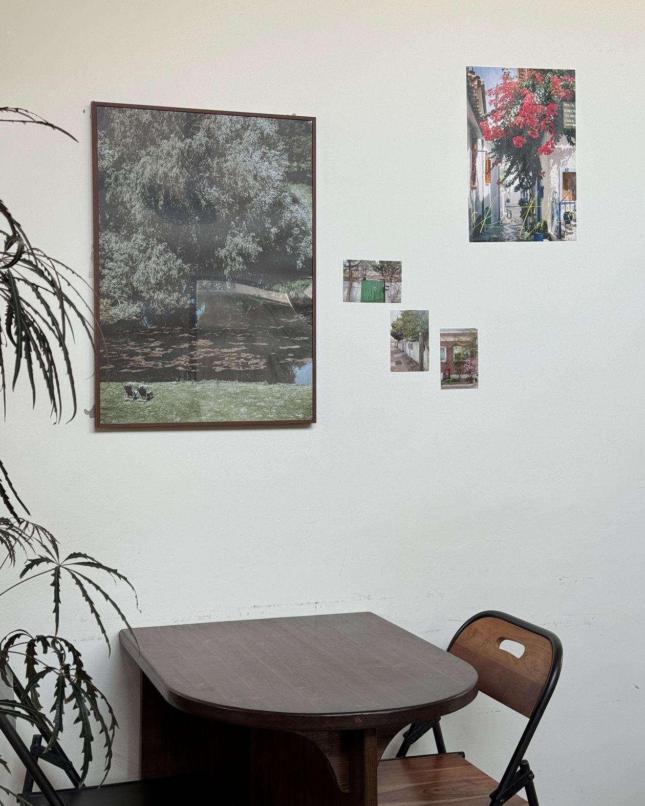 Customized wall design with wall art and accent lighting
